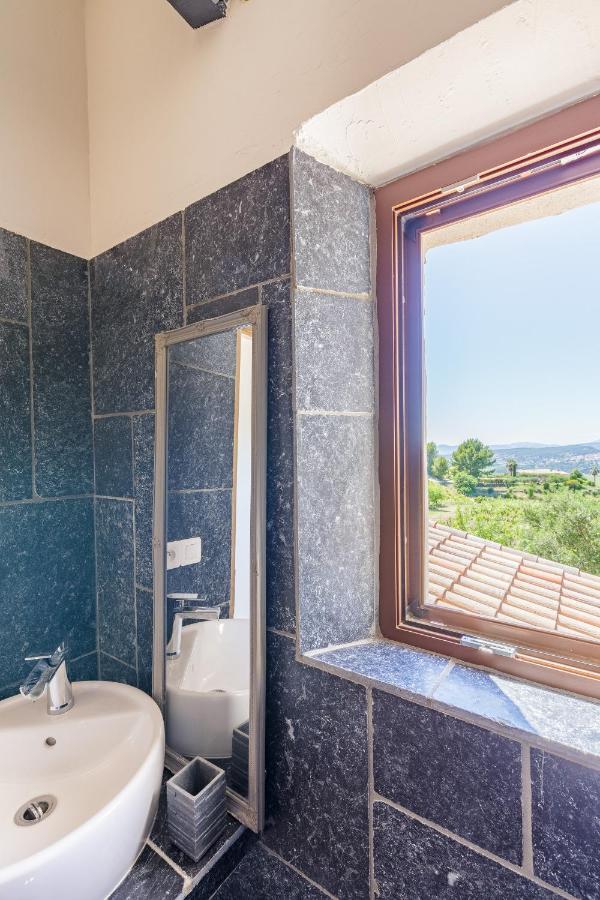 Lodges Park Castellet Provence: Vineyard Gites Near Beaches and F1 Circuit Le Beausset Room photo