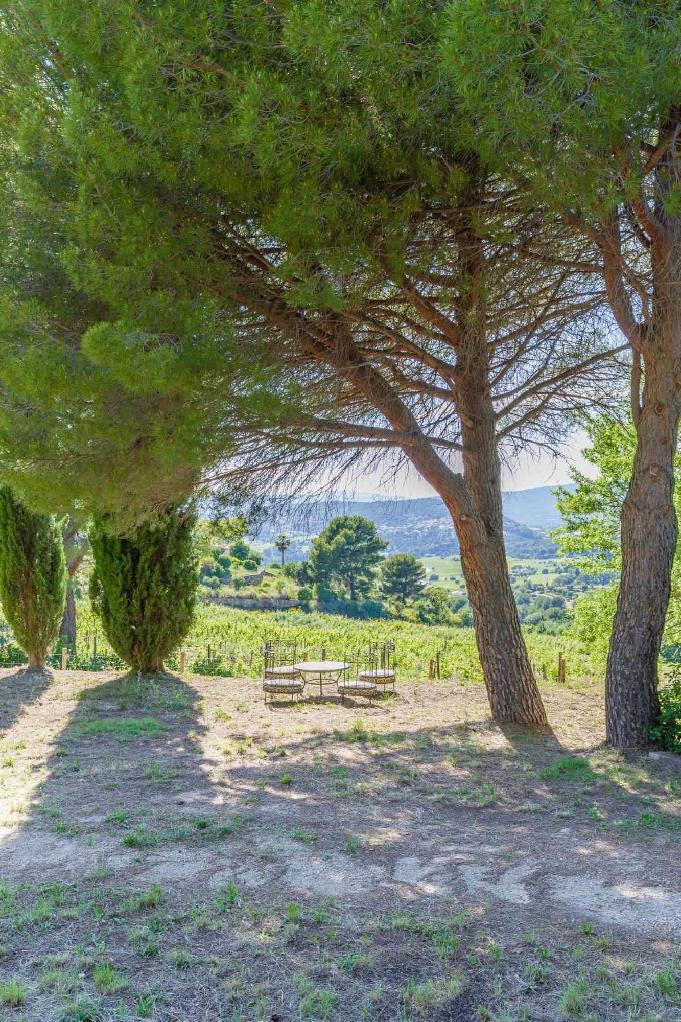 Lodges Park Castellet Provence: Vineyard Gites Near Beaches and F1 Circuit Le Beausset Room photo